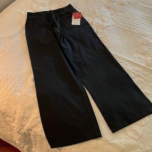 Wide leg Lululemon workout pants. Never worn. Luon material.machine washable